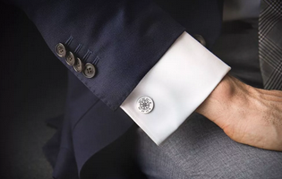 激光打標(biāo)西裝袖扣：袖里玄機(jī)，扣人心弦