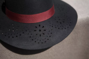 激光鏤空毛氈帽，這個(gè)冬天保你“帽”美如花