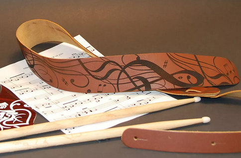 激光打標(biāo)吉他背帶，助力音樂(lè)夢(mèng)想之旅