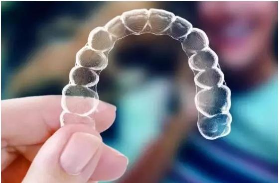 激光在醫(yī)療行業(yè)應(yīng)用之激光切割打標隱形牙套