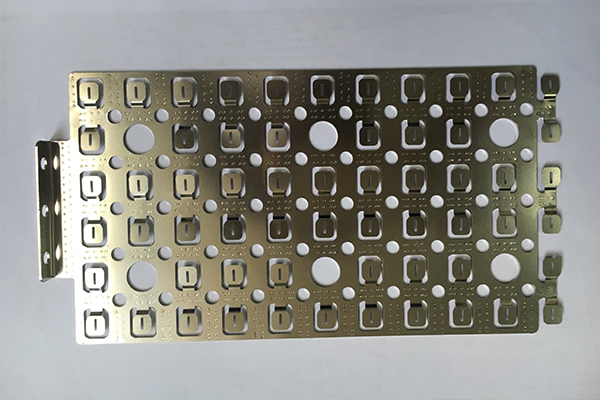 極片極耳切割機(jī)，電池生產(chǎn)新助力