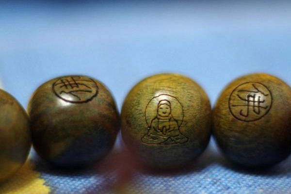 佛珠激光雕刻刻字，盡顯激光打標(biāo)工藝之美