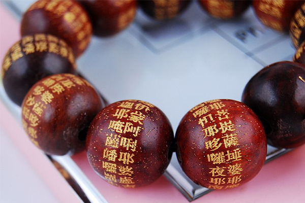 佛珠激光雕刻刻字，盡顯激光打標(biāo)工藝之美