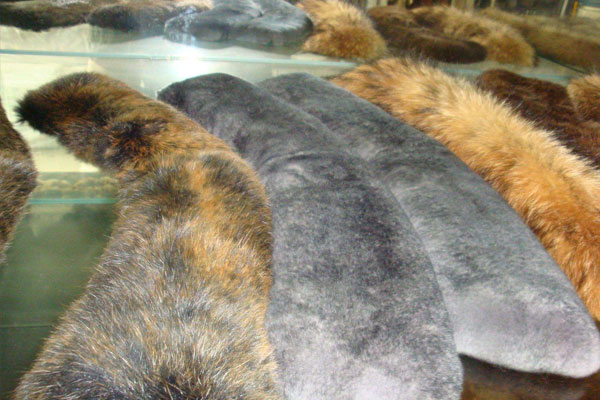 長毛布料毛絨布料裁剪設(shè)備—長毛激光切割機(jī)