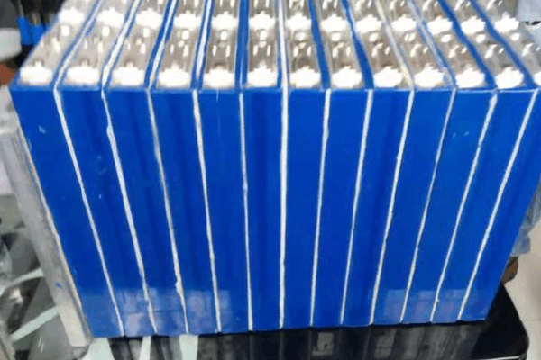 激光清洗動力電池表面藍膜，助力電池行業(yè)高速發(fā)展