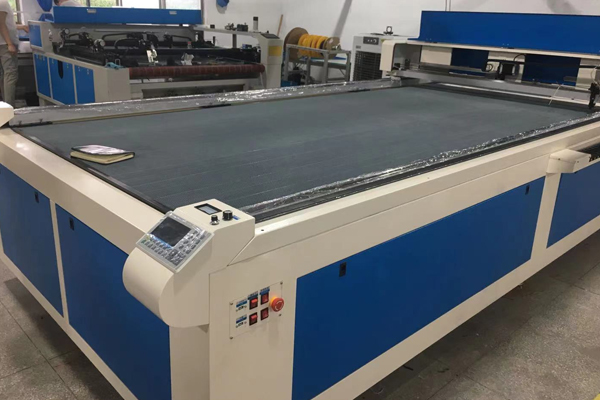 關(guān)于激光裁床機(jī)多少錢(qián)一臺(tái)的價(jià)格解說(shuō)