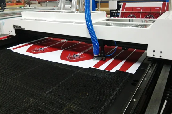 關(guān)于激光裁床機(jī)多少錢(qián)一臺(tái)的價(jià)格解說(shuō)